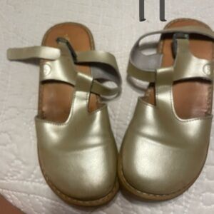 Freshly picked clog size 11